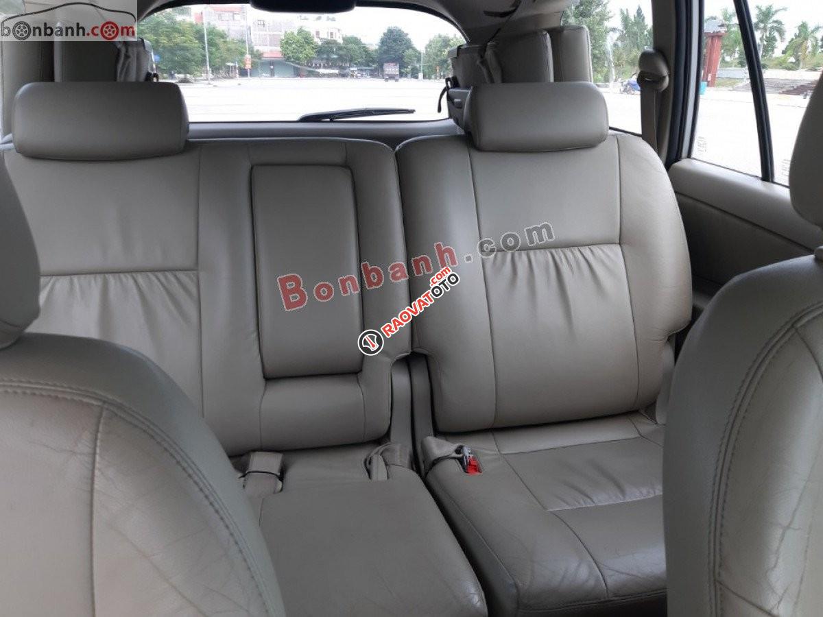 Bán xe Toyota Innova V đời 2011, màu bạc  -1