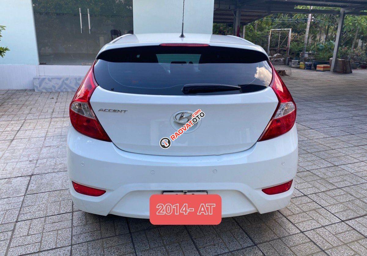 Cần bán lại xe Hyundai Accent 1.4 AT sản xuất năm 2014, màu trắng, nhập khẩu số tự động, 370tr-2