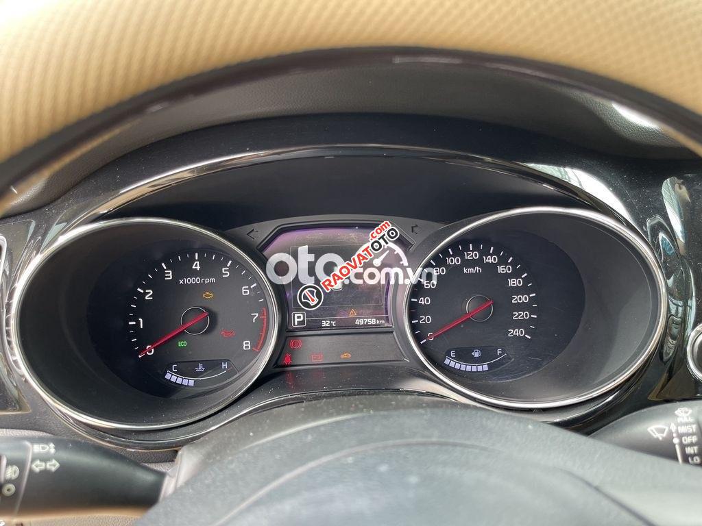 Bán xe Kia Sedona 3.3GATH năm 2016, màu trắng-1