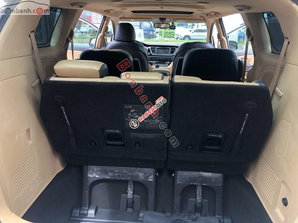 Cần bán xe Kia Sedona 3.3GATH đời 2017, màu trắng-2