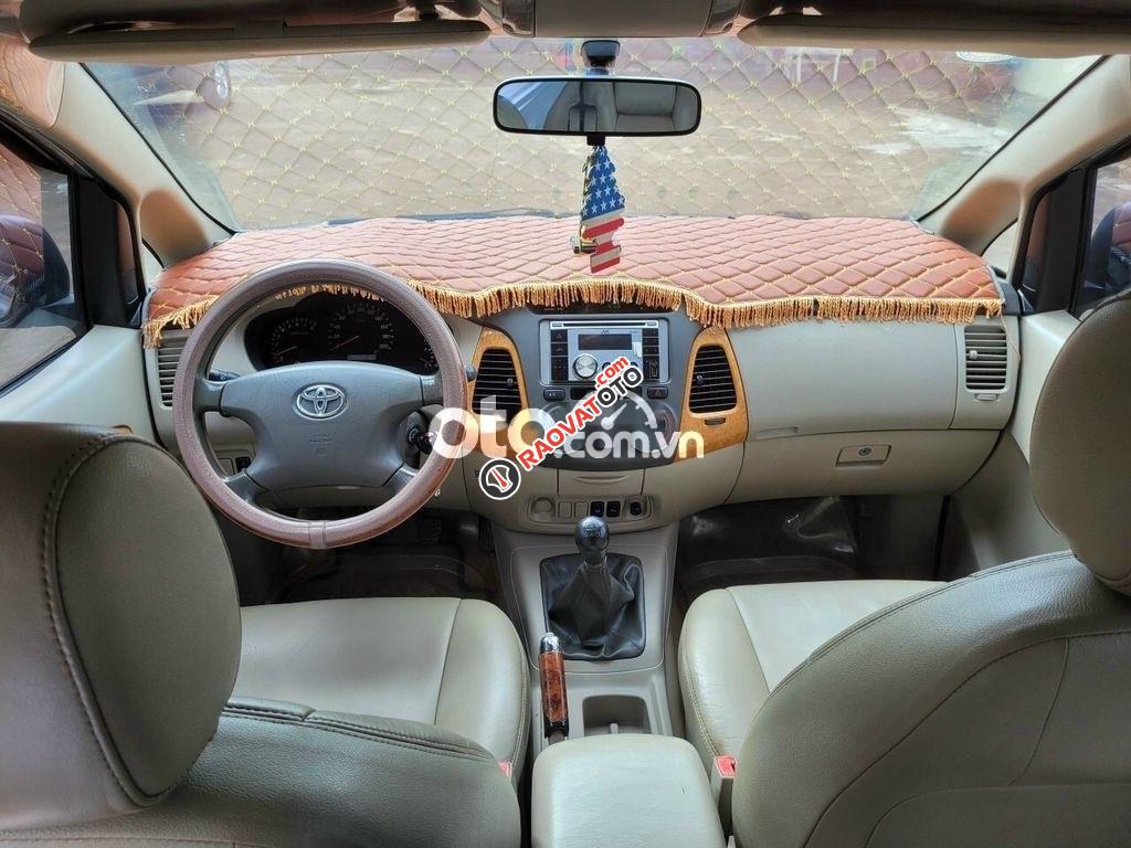 Bán Toyota Innova MT năm 2011, màu bạc số sàn-0