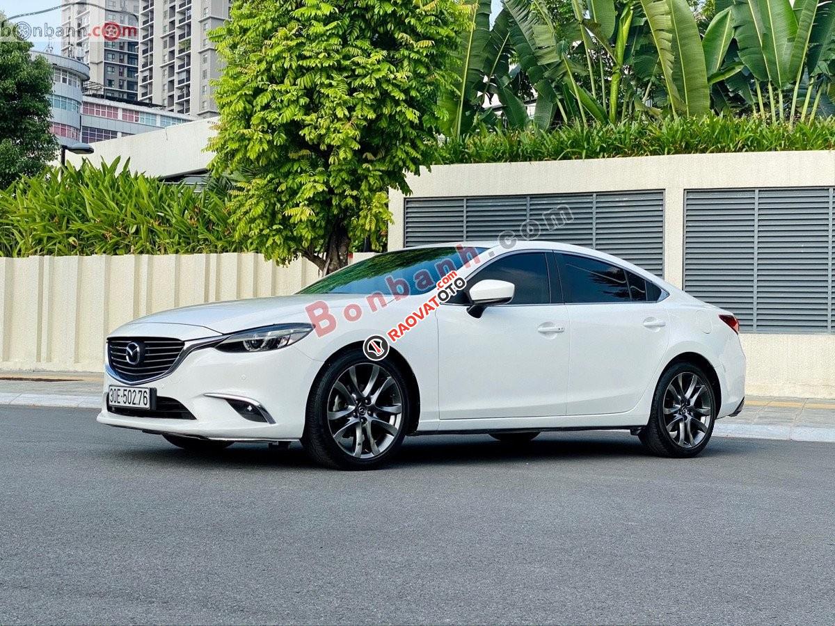 Cần bán lại xe Mazda 6 2.0L Premium đời 2017, màu trắng, 695tr-1