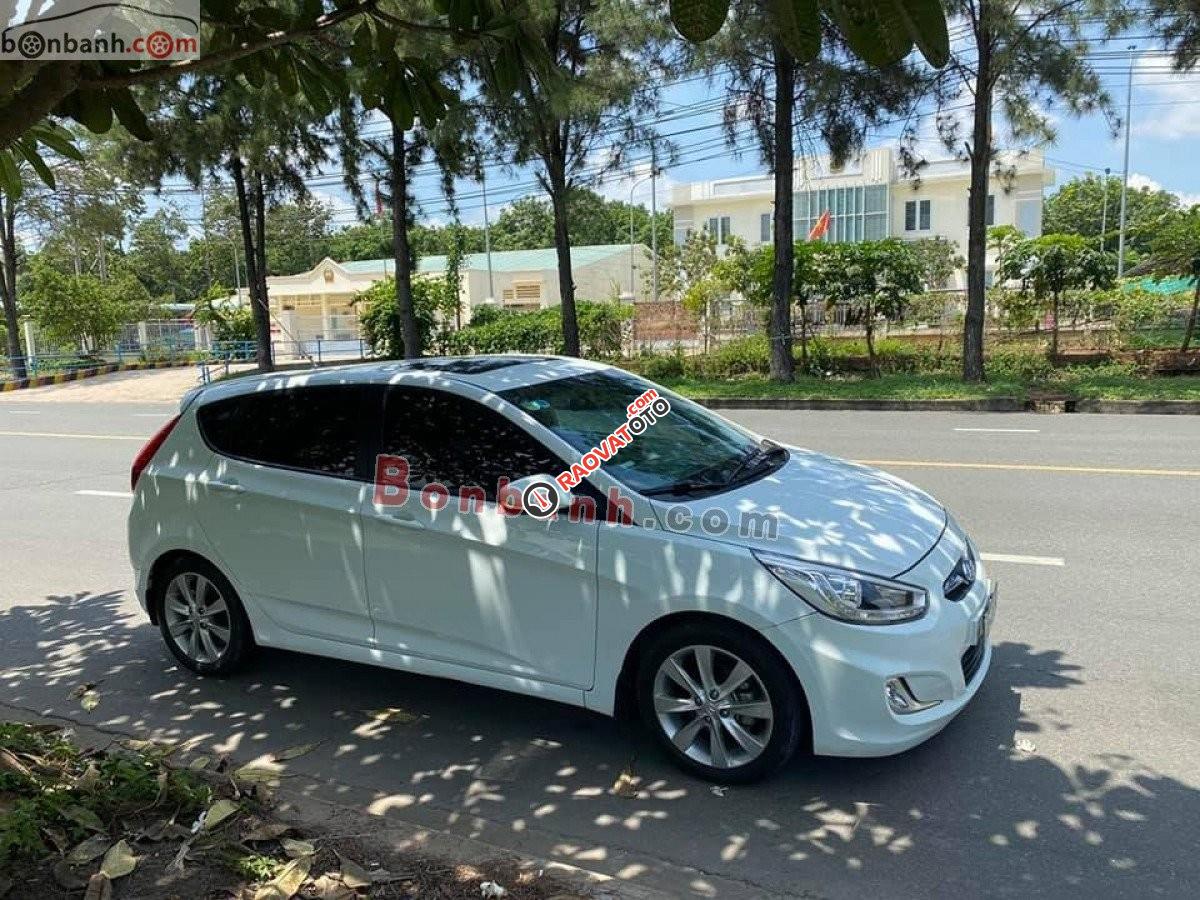 Bán Hyundai Accent 1.4 AT sản xuất năm 2014, màu trắng, nhập khẩu, giá 366tr-1