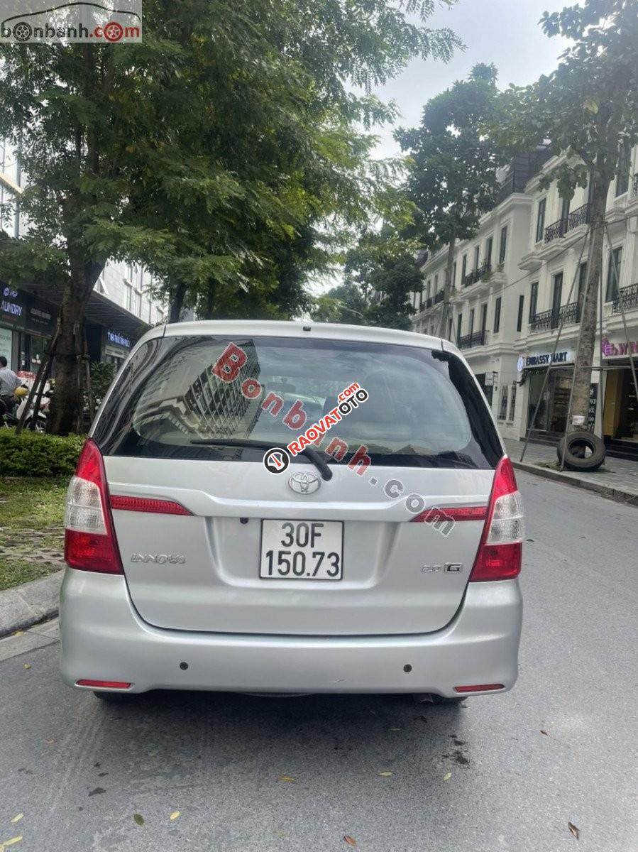 Bán xe Toyota Innova 2.0G 2014, màu bạc-4