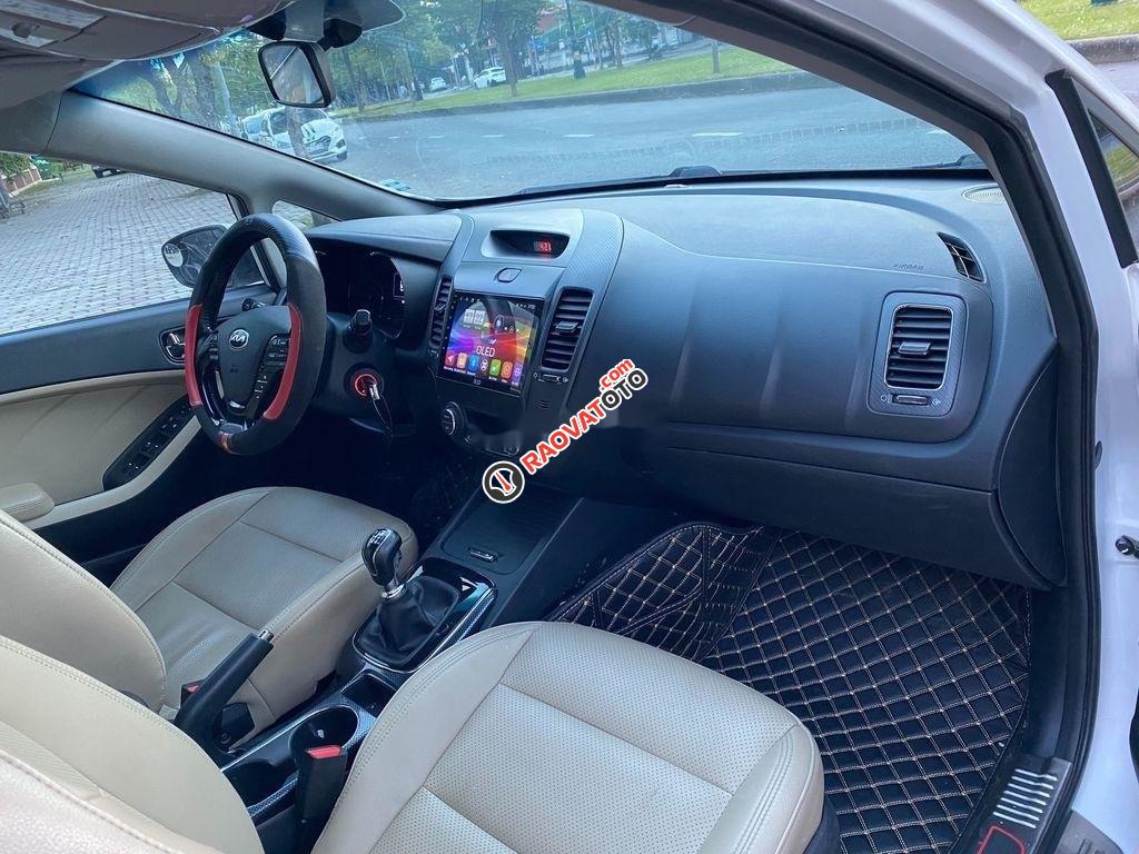 Bán Kia Cerato MT 2017, màu trắng, giá tốt-5