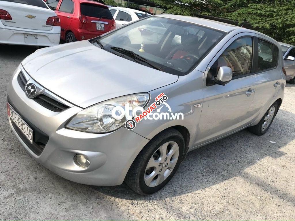 Cần bán gấp Hyundai i20 1.4 AT 2010, màu bạc, nhập khẩu nguyên chiếc, 268 triệu-1