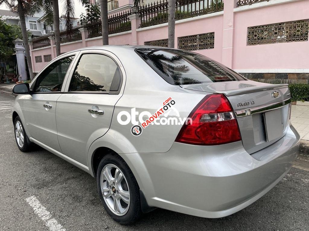 Bán ô tô Chevrolet Aveo LT năm 2017, màu bạc còn mới-7