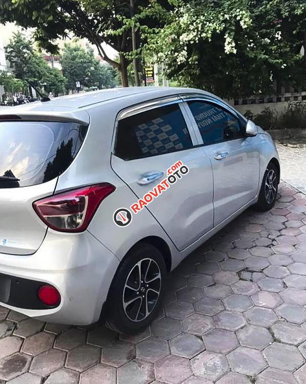 Cần bán lại xe Hyundai Grand i10 1.0 MT đời 2017, màu bạc, nhập khẩu nguyên chiếc số sàn-2