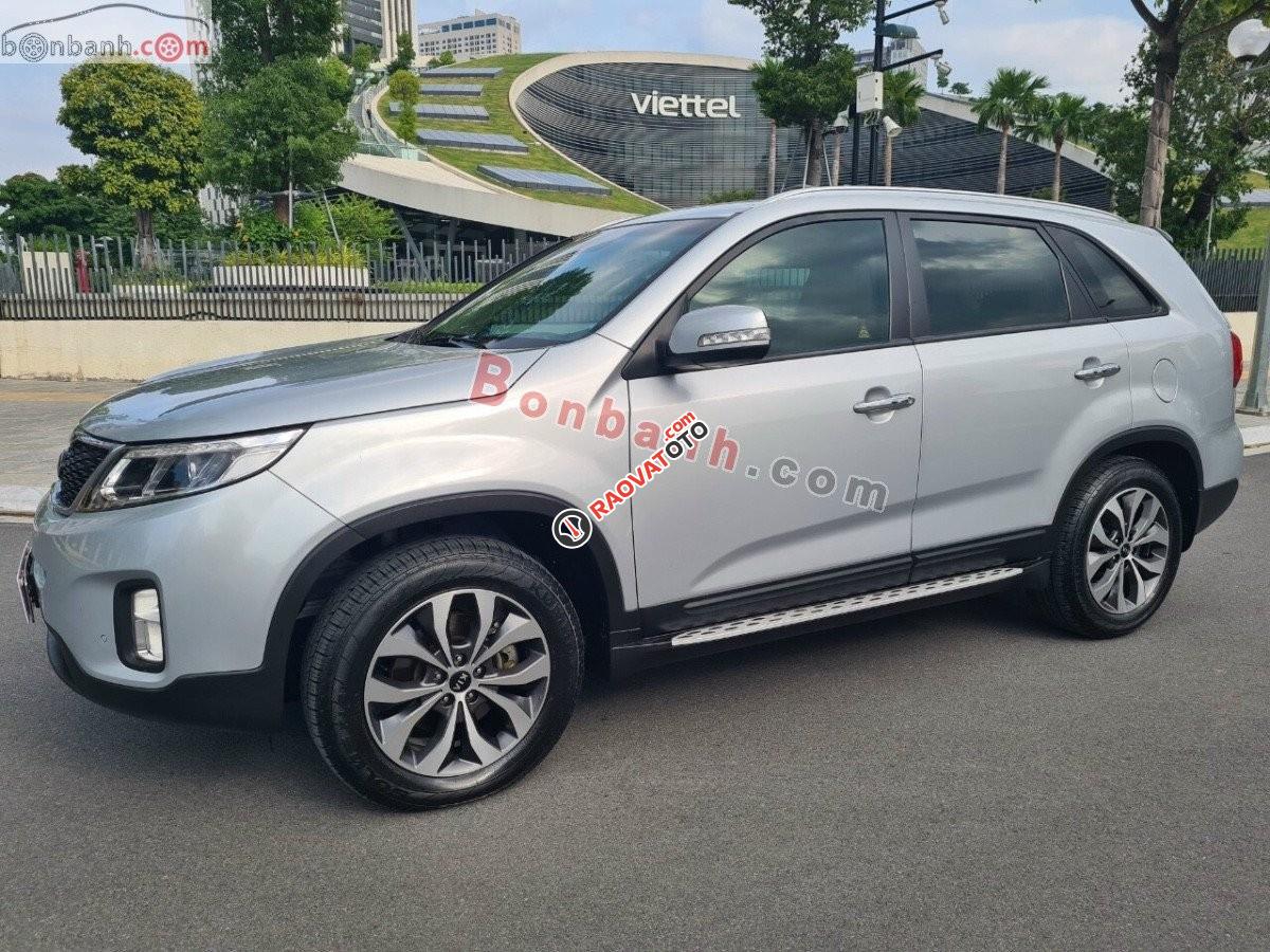 Bán Kia Sorento GAT đời 2017, màu bạc-0