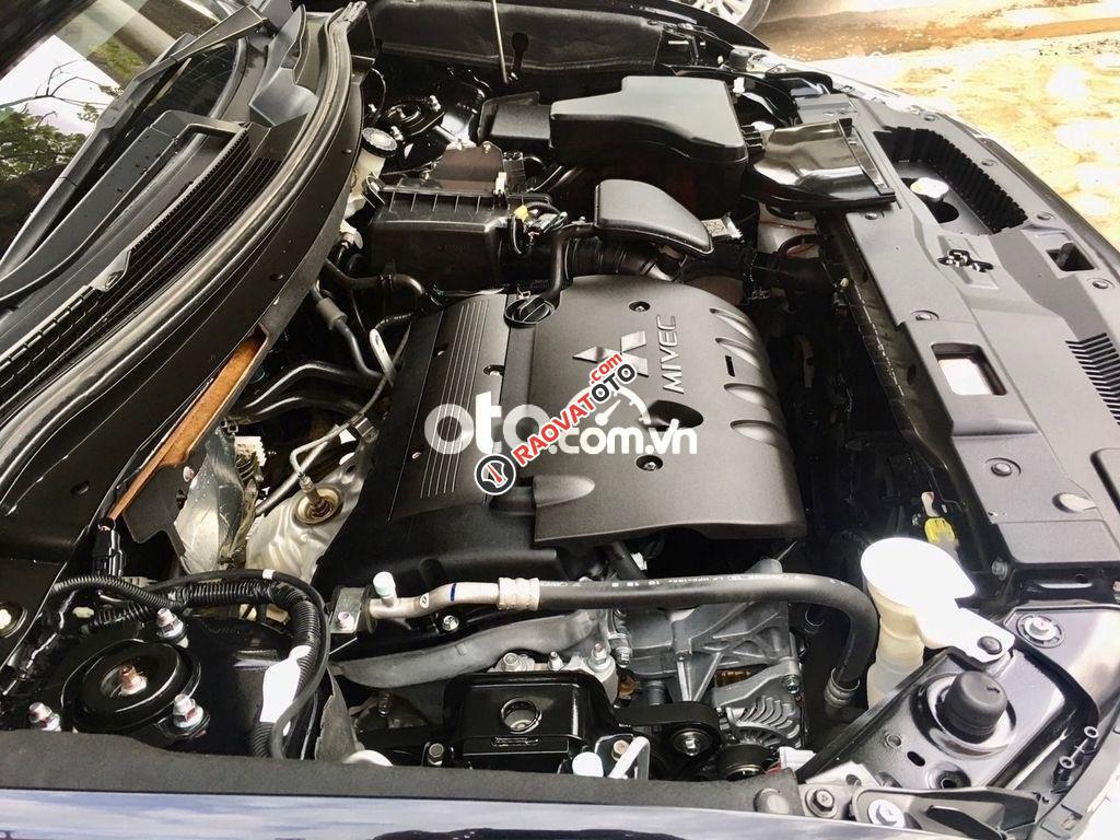 Bán xe Mitsubishi Outlander CVT năm sản xuất 2019, màu đen, 725 triệu-1