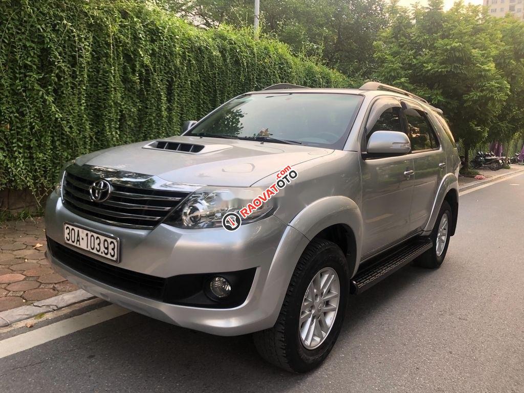 Bán Toyota Fortuner 2.5G sản xuất năm 2014, màu bạc số sàn-10