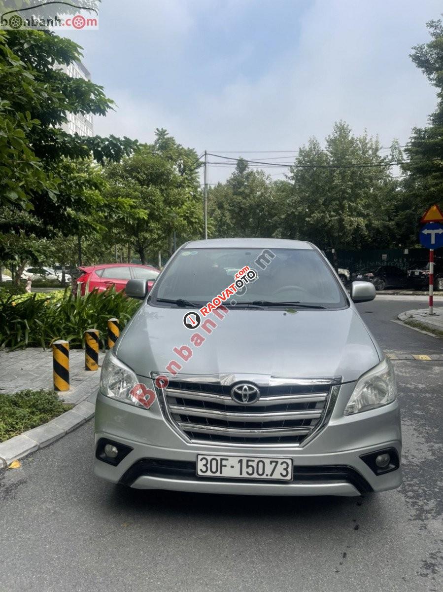 Bán xe Toyota Innova 2.0G 2014, màu bạc-0