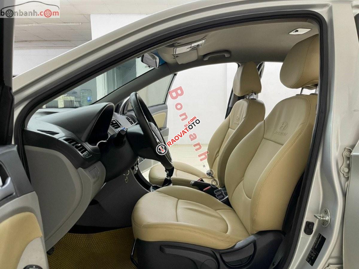Cần bán lại xe Hyundai Accent 1.4 MT đời 2015, màu bạc, nhập khẩu số sàn, 325tr-6