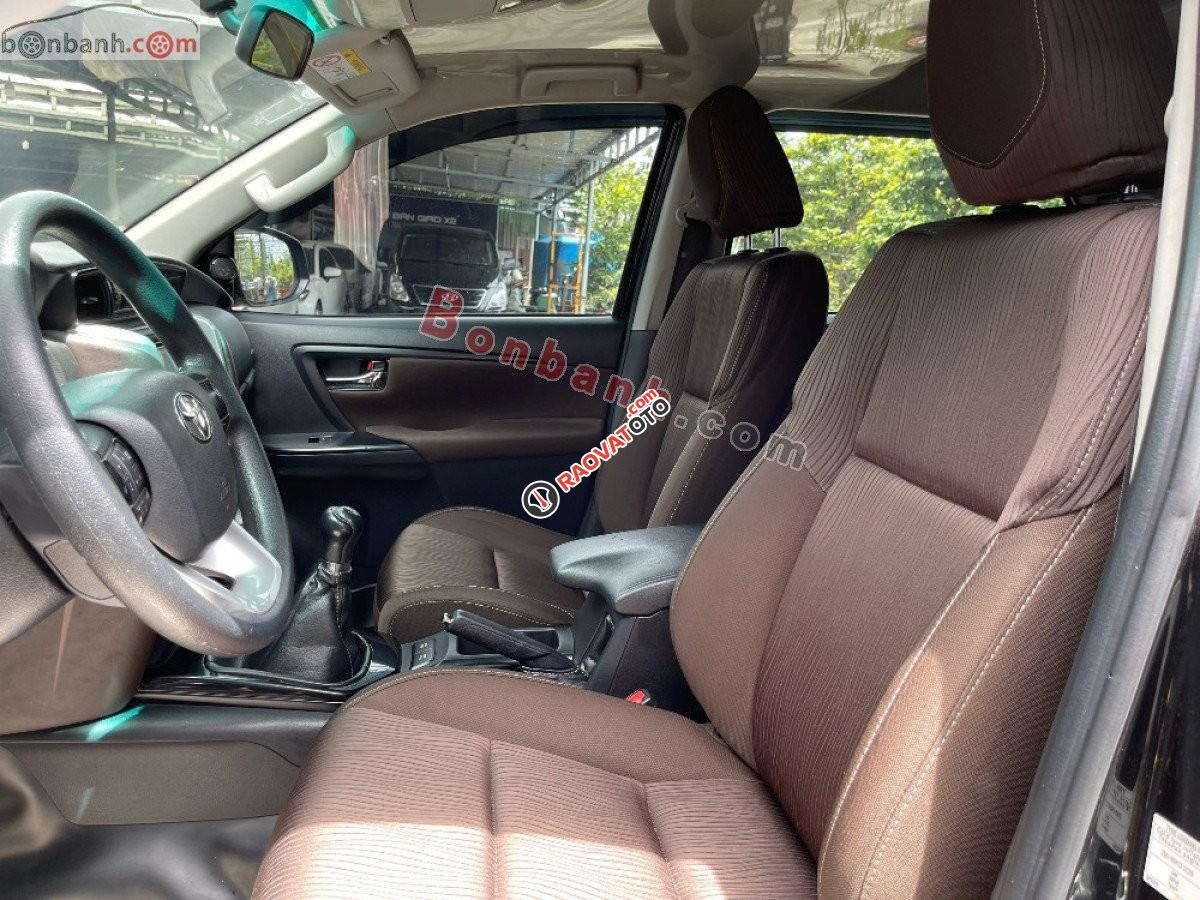 Cần bán Toyota Fortuner 2.4G 4x2 MT đời 2017, màu đen, nhập khẩu số sàn, 760tr-5