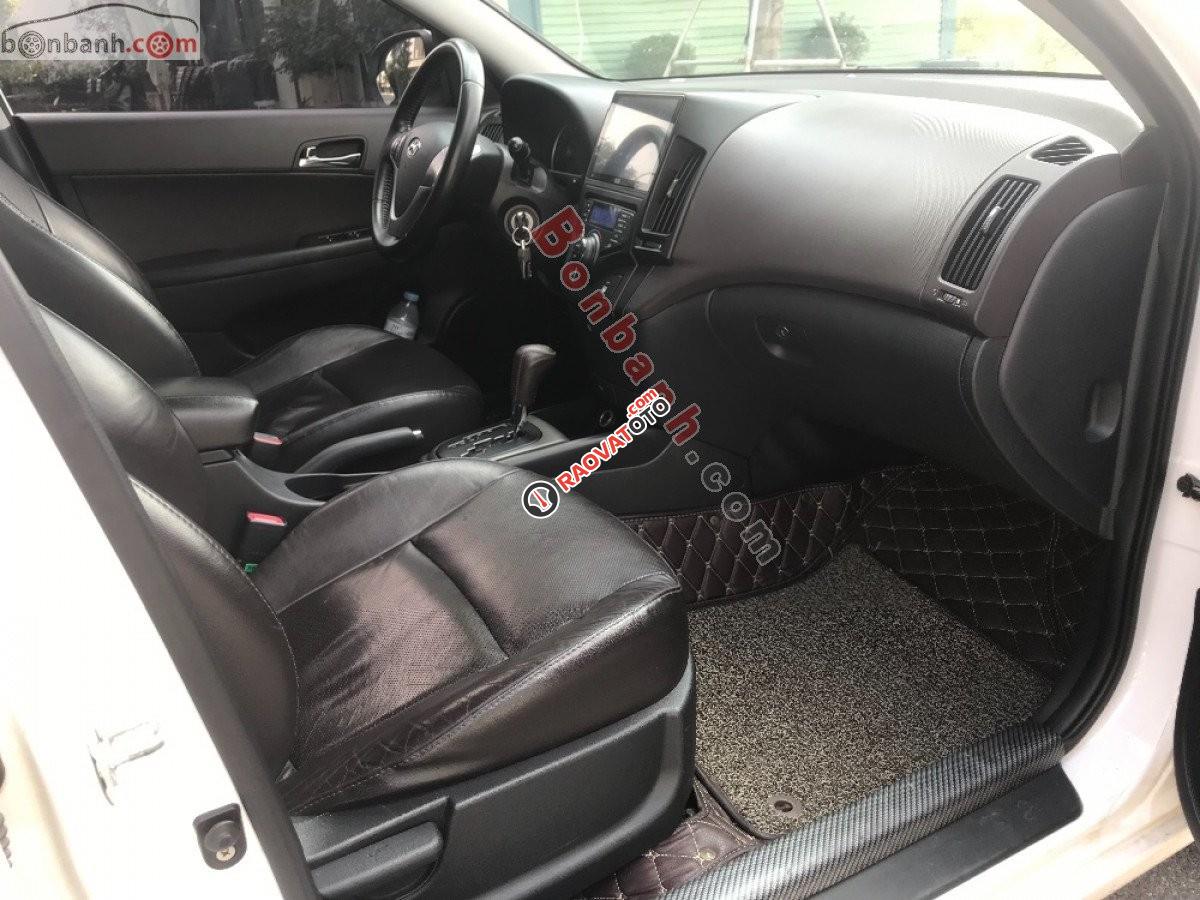 Cần bán lại xe Hyundai i30 CW 1.6 AT sản xuất 2011, màu trắng, nhập khẩu số tự động-5