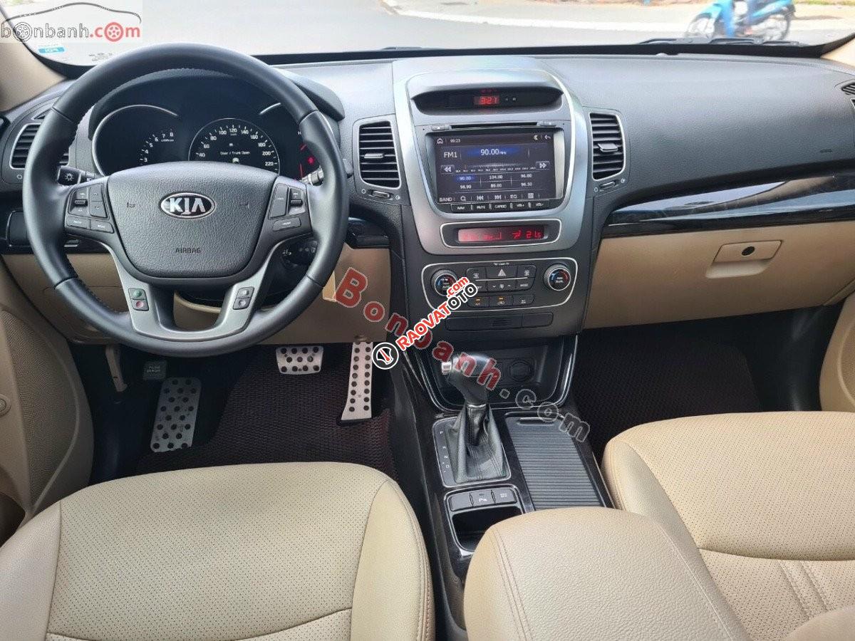 Bán Kia Sorento GAT đời 2017, màu bạc-6