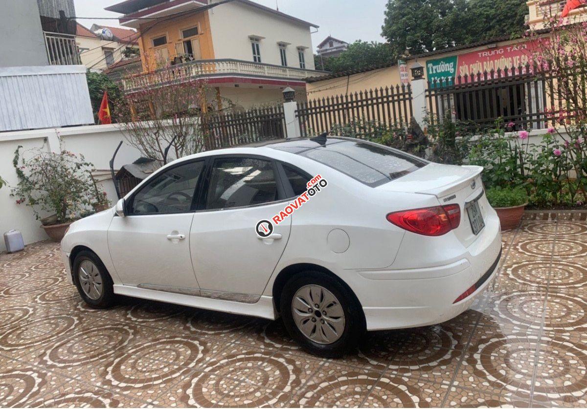 Cần bán Hyundai Avante 1.6 MT đời 2011, màu trắng chính chủ-1