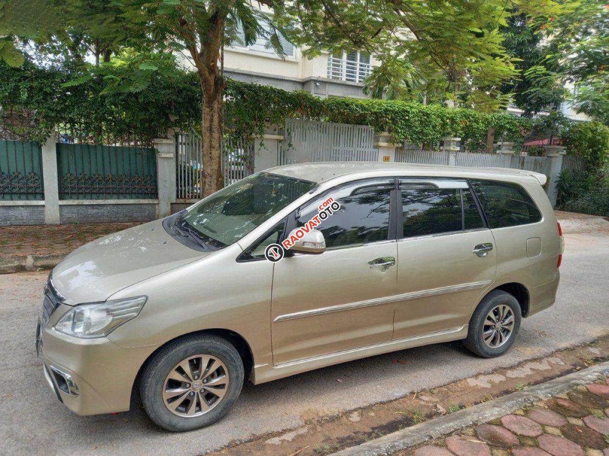 Cần bán xe Toyota Innova E 2016, màu bạc còn mới, giá 350tr-1