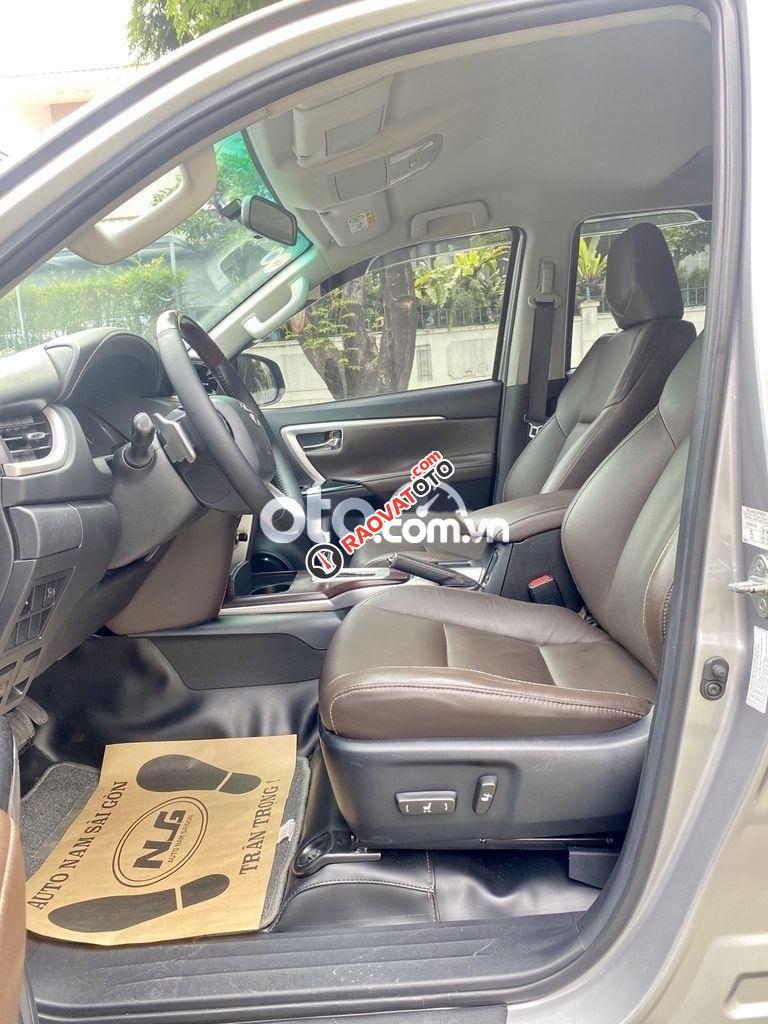 Cần bán xe Toyota Fortuner 2.7V năm 2017, màu xám, xe nhập-2