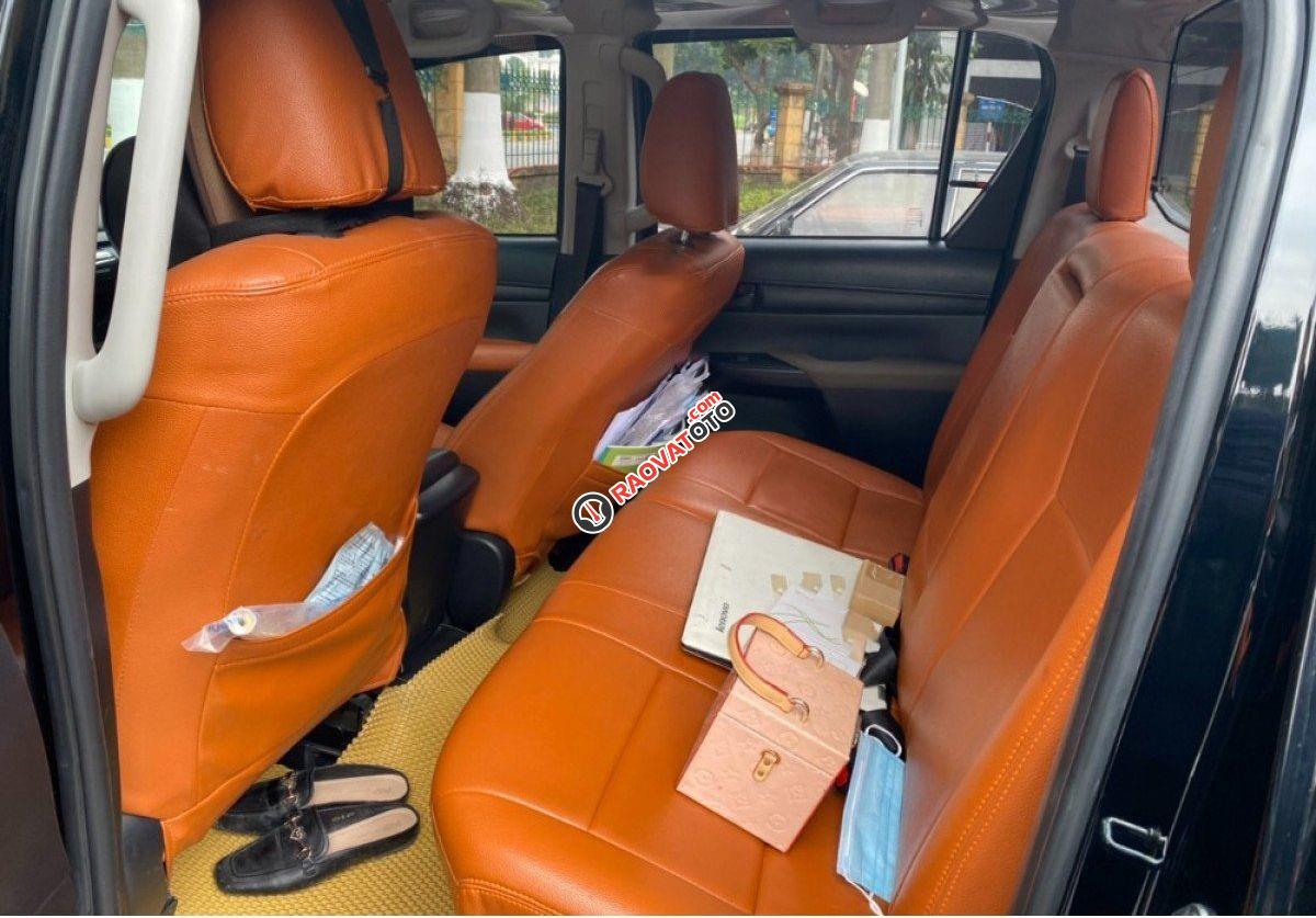 Bán Toyota Hilux E đời 2019, màu đen, nhập khẩu số tự động-0