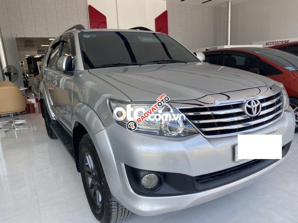 Cần bán Toyota Fortuner 2.7V 4x2 AT 2013, màu bạc số tự động giá cạnh tranh-3