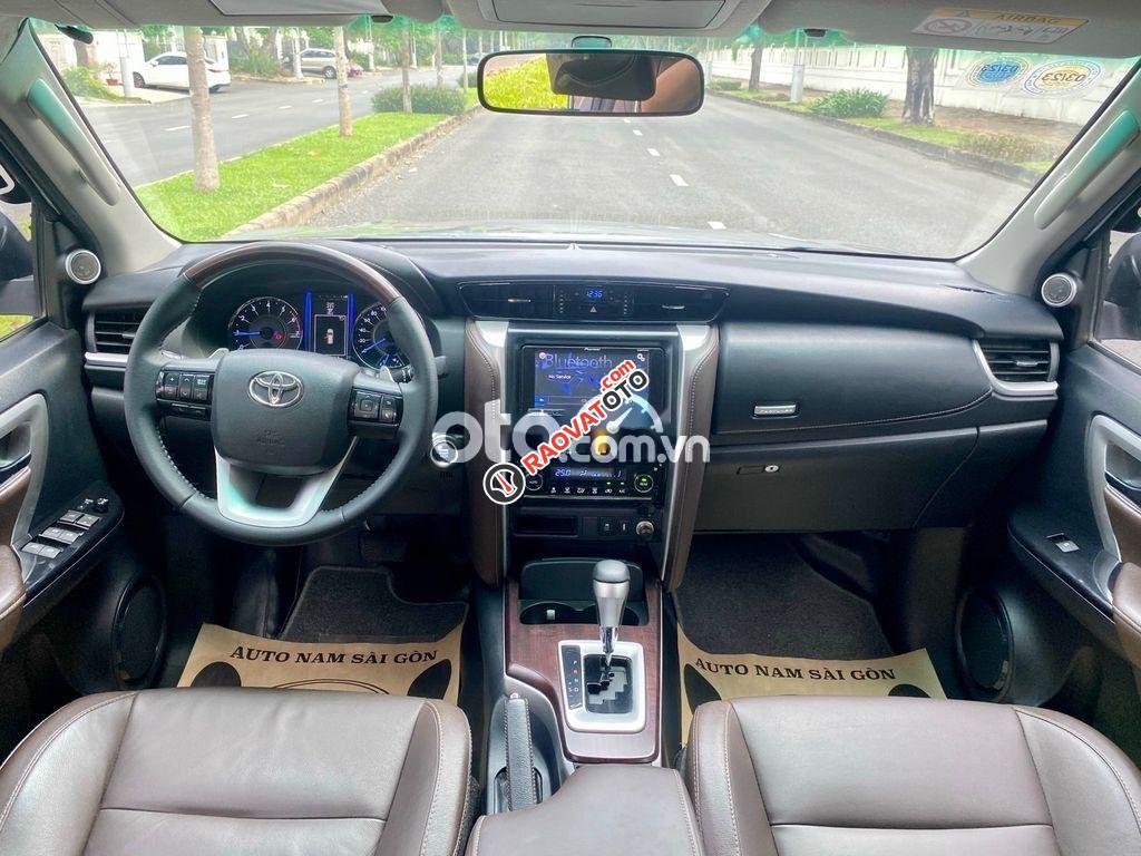 Cần bán xe Toyota Fortuner 2.7V năm 2017, màu xám, xe nhập-0