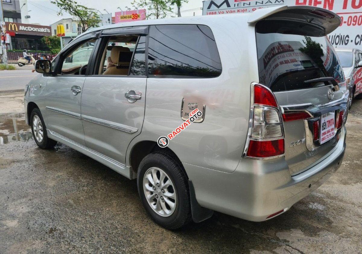 Bán Toyota Innova 2.0G năm 2014, màu bạc-6