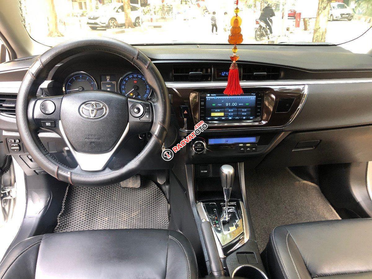 Cần bán gấp Toyota Corolla Altis 1.8 G 2017, màu bạc xe gia đình-1