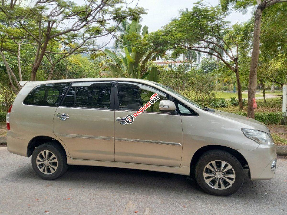 Cần bán xe Toyota Innova E 2016, màu bạc còn mới, giá 350tr-4