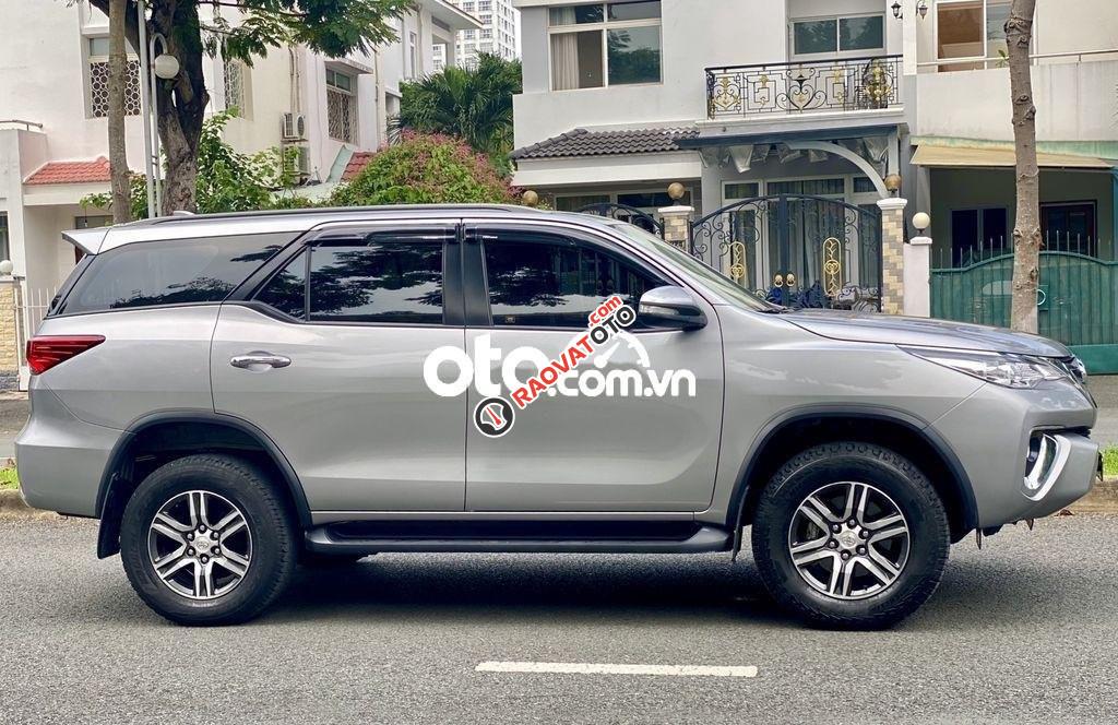 Cần bán xe Toyota Fortuner 2.7V năm 2017, màu xám, xe nhập-8
