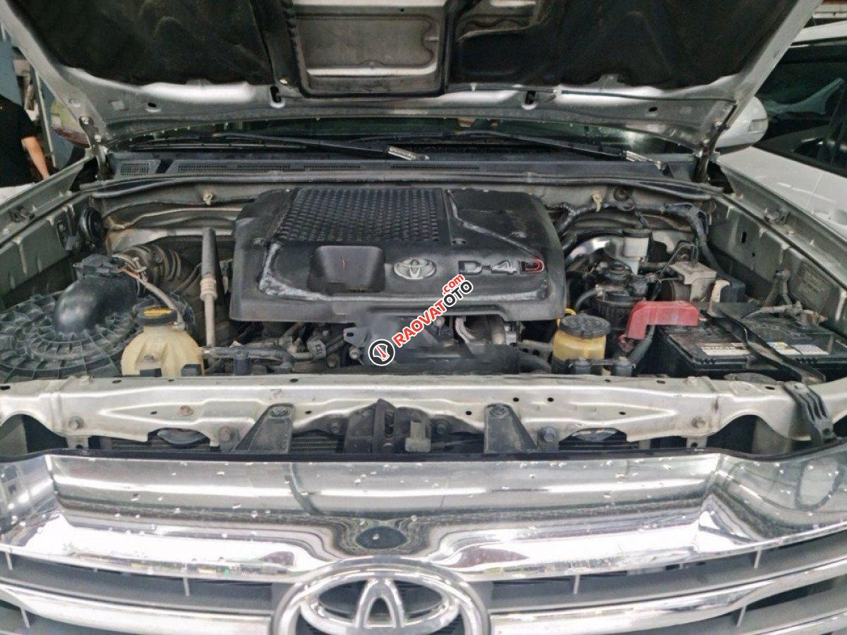 Bán Toyota Fortuner 2.5 G 2013, màu bạc còn mới-0