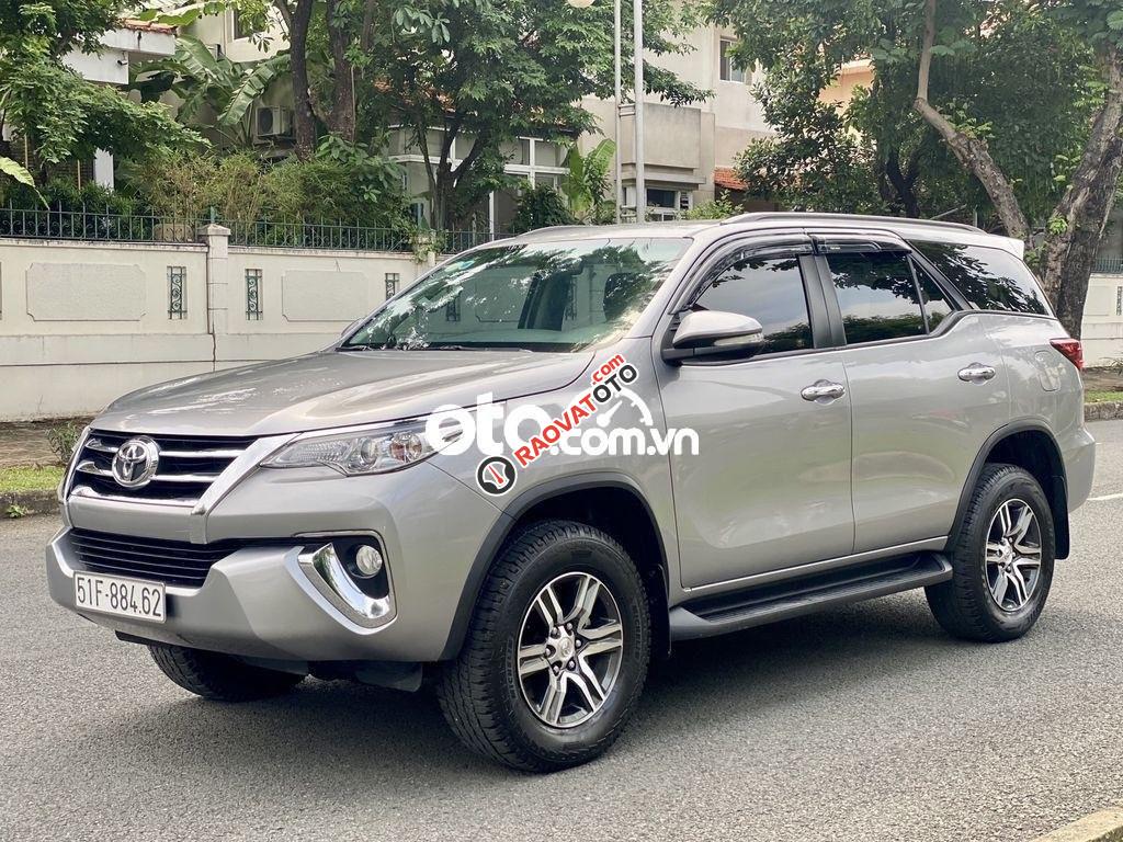 Cần bán xe Toyota Fortuner 2.7V năm 2017, màu xám, xe nhập-9