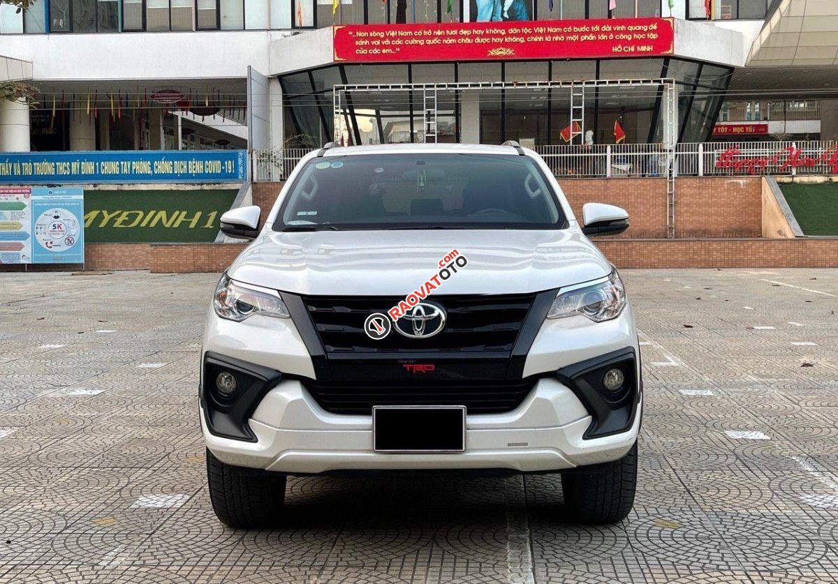 Bán xe Toyota Fortuner Sportivo năm 2019, màu trắng-0