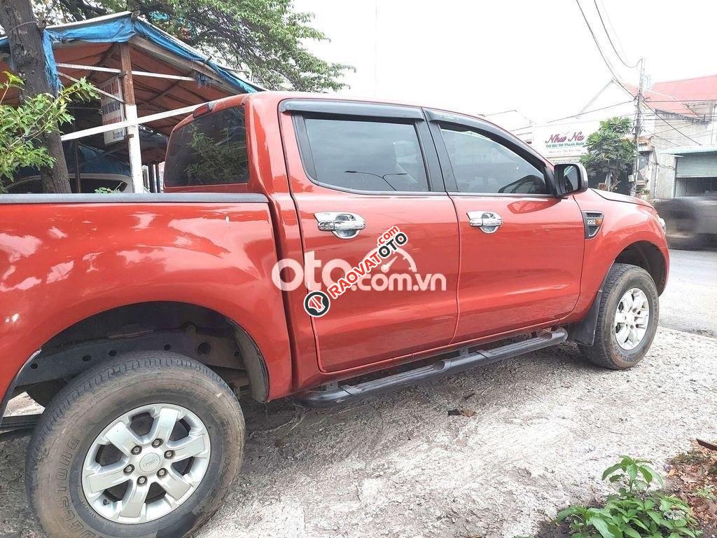 Bán xe Ford Ranger XLS AT năm 2014, màu đỏ, nhập khẩu nguyên chiếc, giá chỉ 445 triệu-1