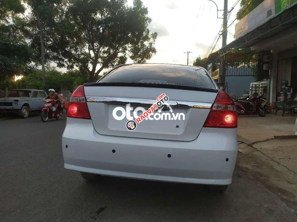 Bán Chevrolet Aveo MT sản xuất 2016, màu bạc, nhập khẩu-2