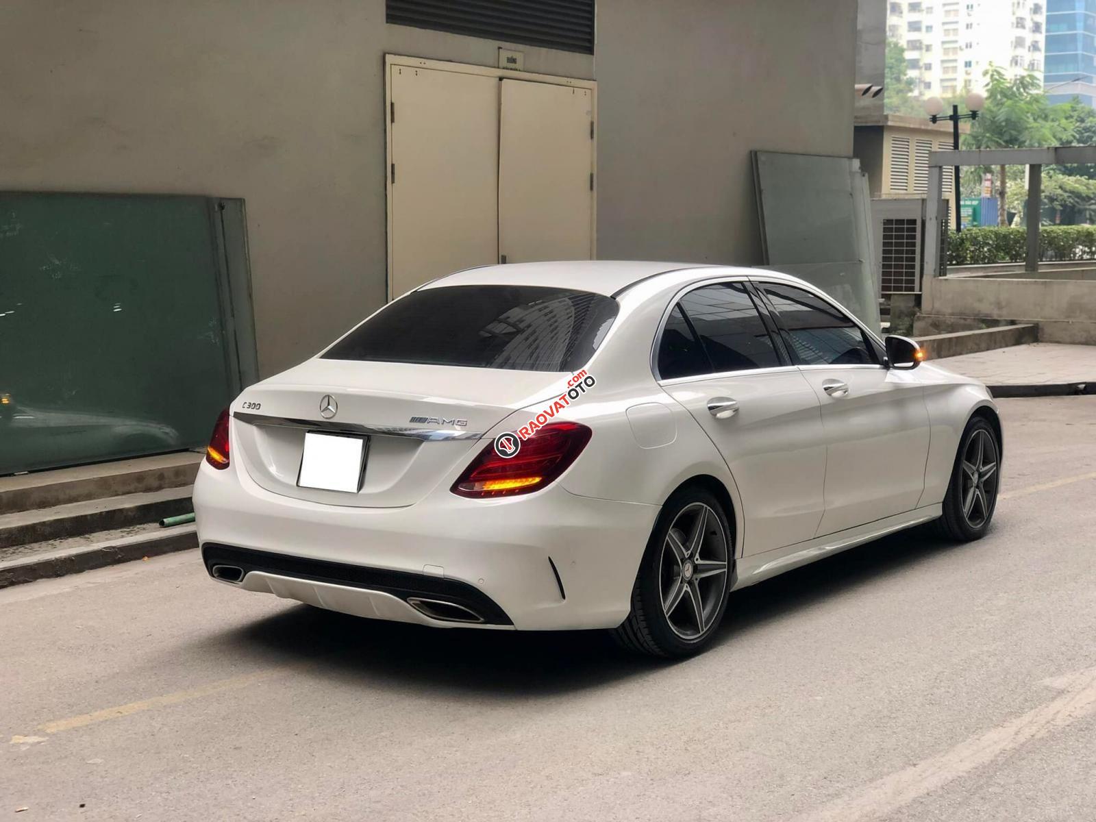 Bán Mercedes C300 AMG năm sản xuất 2016 xe rất mới-3