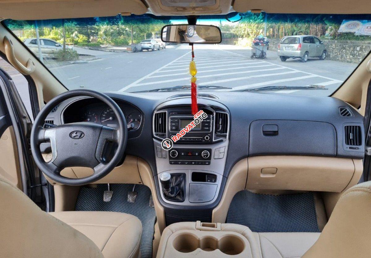 Cần bán xe Hyundai Grand Starex 2.5 MT đời 2016, màu bạc, nhập khẩu-2