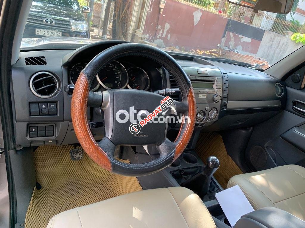 Bán xe Ford Everest MT đời 2013, màu xám còn mới-6