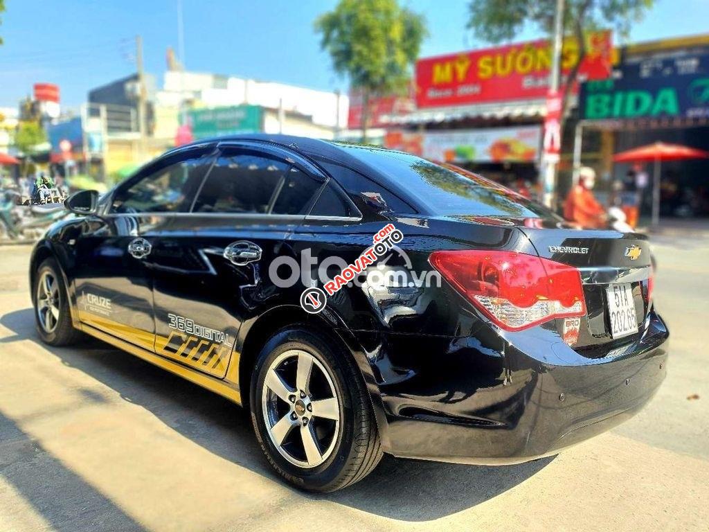 Cần bán xe Chevrolet Cruze LS sản xuất 2012, màu đen, giá chỉ 260 triệu-3