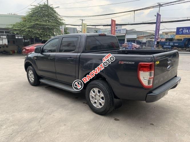 Cần bán Ford Ranger XLS 2.2L 4x2 AT sản xuất 2017, màu xám-3