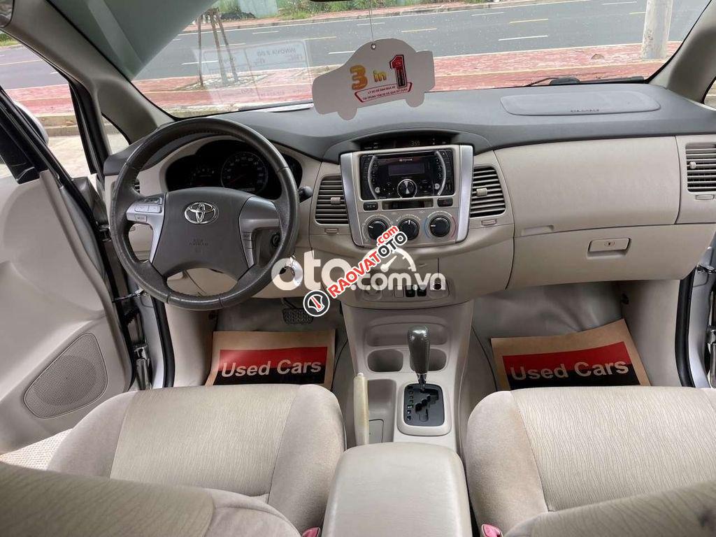 Cần bán xe Toyota Innova G sản xuất 2016, màu bạc xe gia đình-5