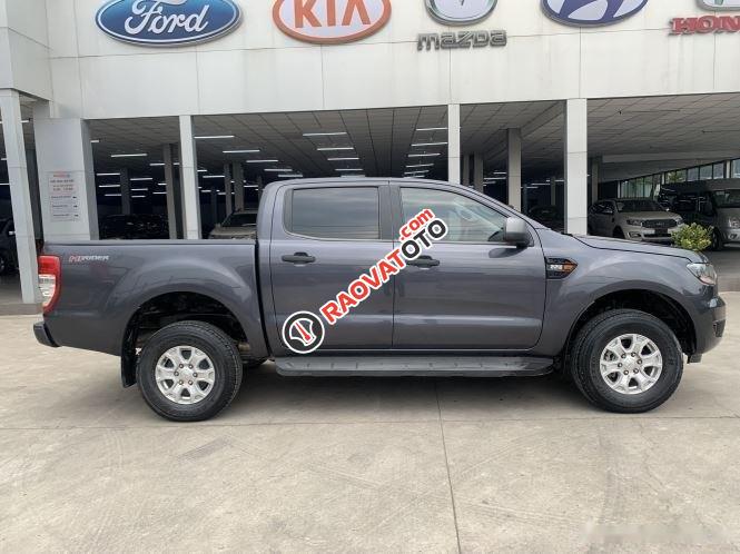 Cần bán Ford Ranger XLS 2.2L 4x2 AT sản xuất 2017, màu xám-5