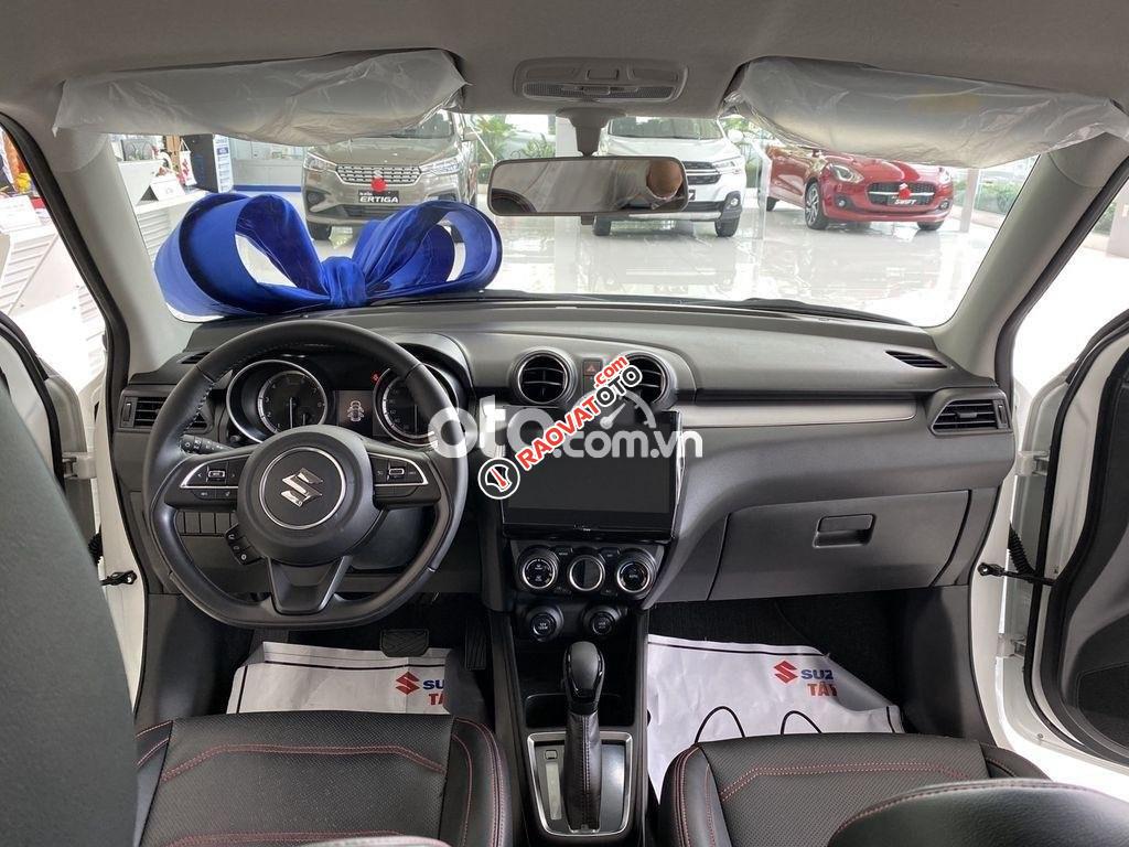 Bán Suzuki Swift AT sản xuất 2021, màu trắng, nhập khẩu-6