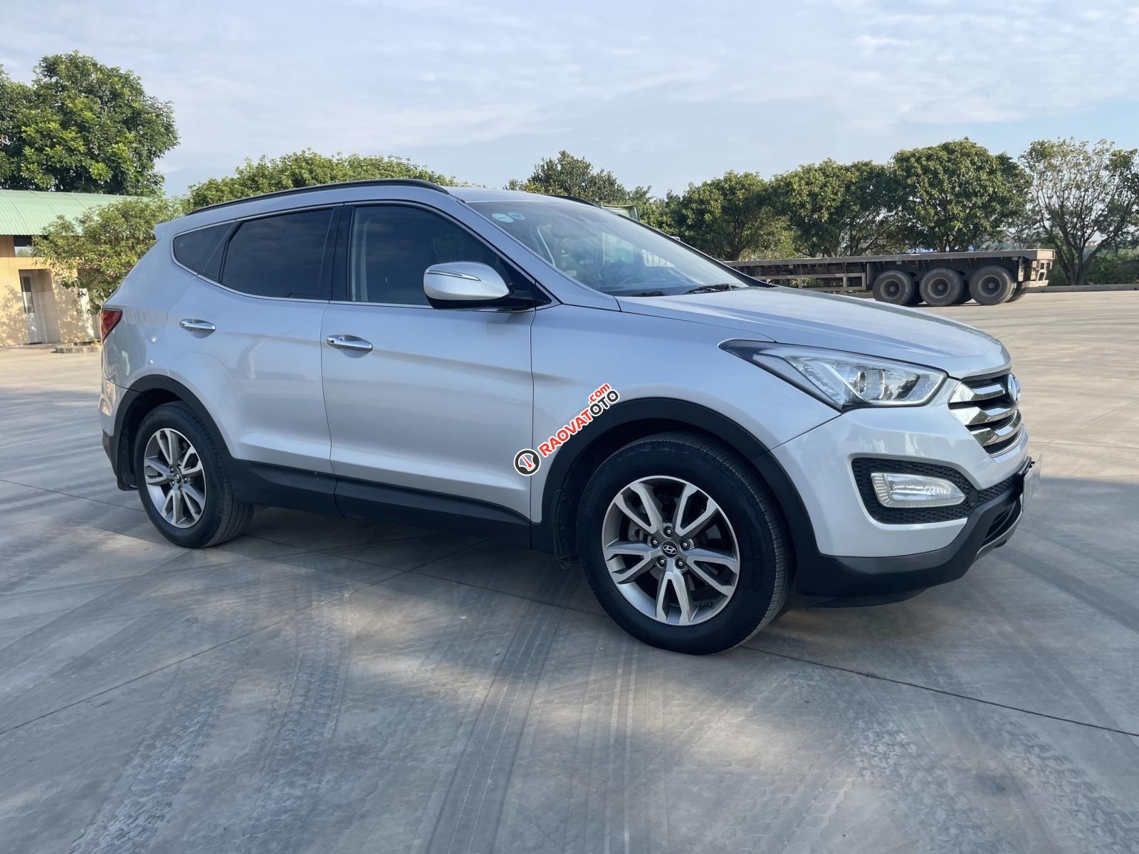 Cần bán xe Hyundai Santa Fe CRDI đăng ký lần đầu 2013 chính chủ giá chỉ 685tr-12