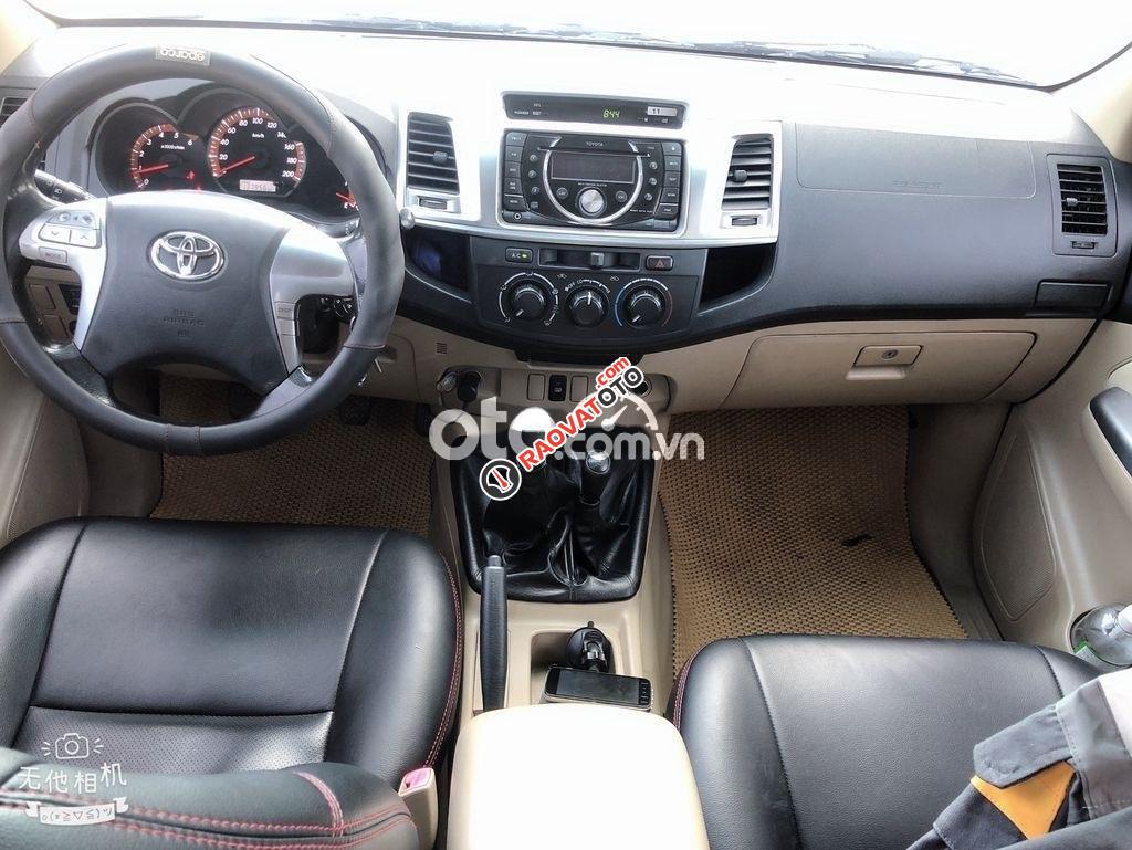 Cần bán lại xe Toyota Hilux MT sản xuất năm 2014, màu xám, nhập khẩu  -4