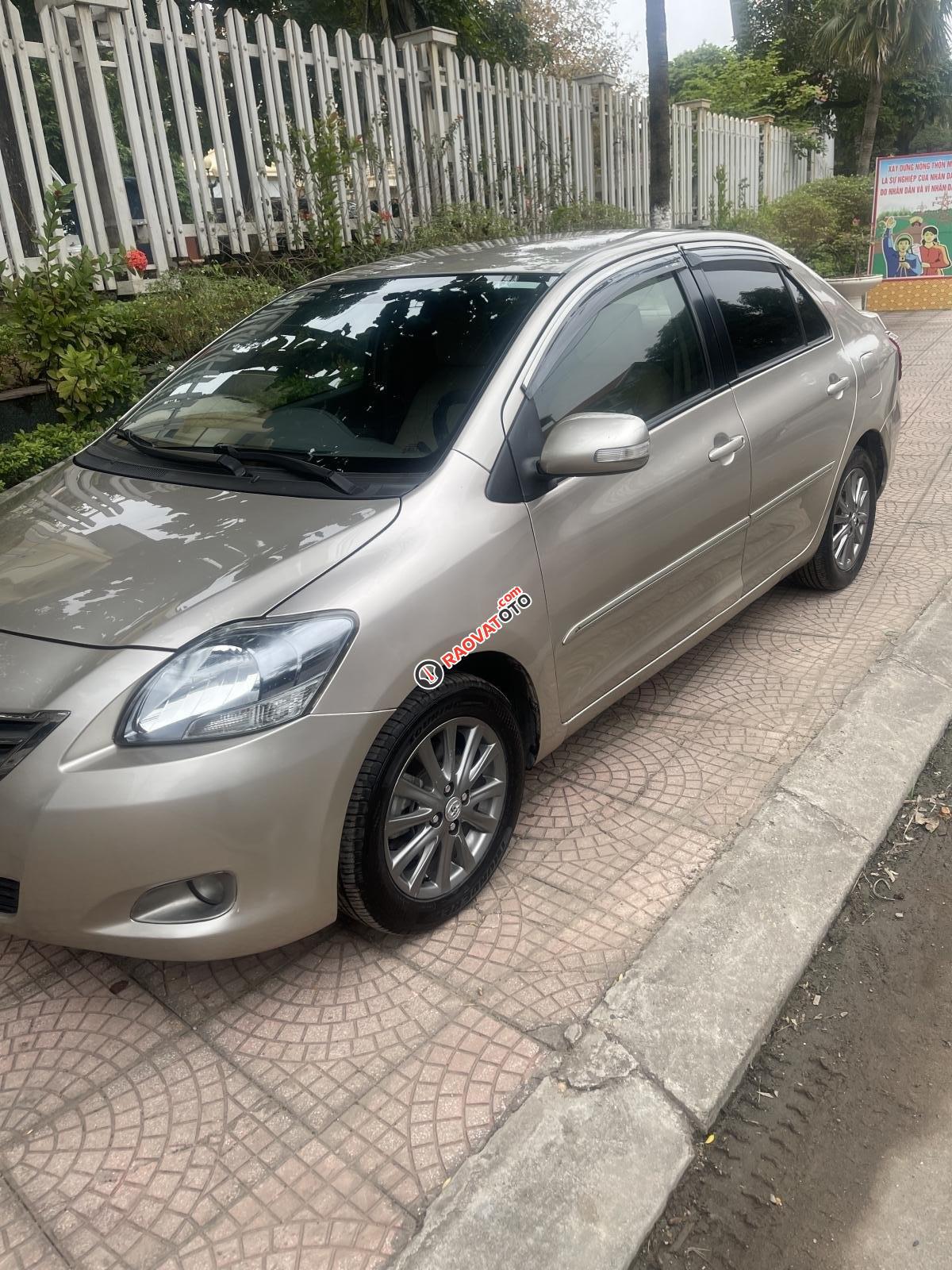 Toyota Vios E 2013 MT, màu vàng cát-1