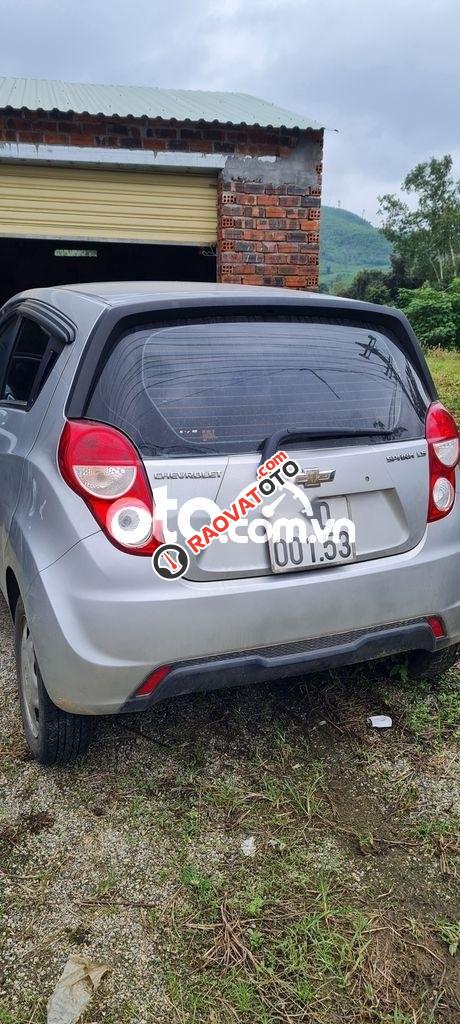 Bán Chevrolet Spark LS đời 2017, màu bạc, giá tốt-0