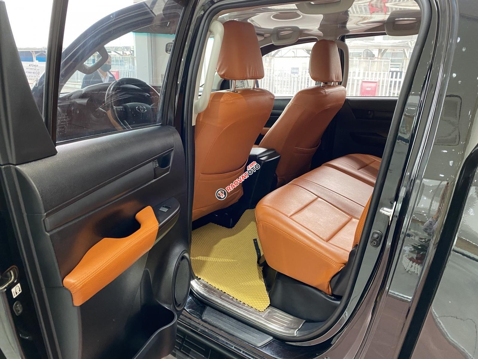 Cần bán gấp Toyota Hilux E đăng ký 2019 chính chủ giá 618tr-4