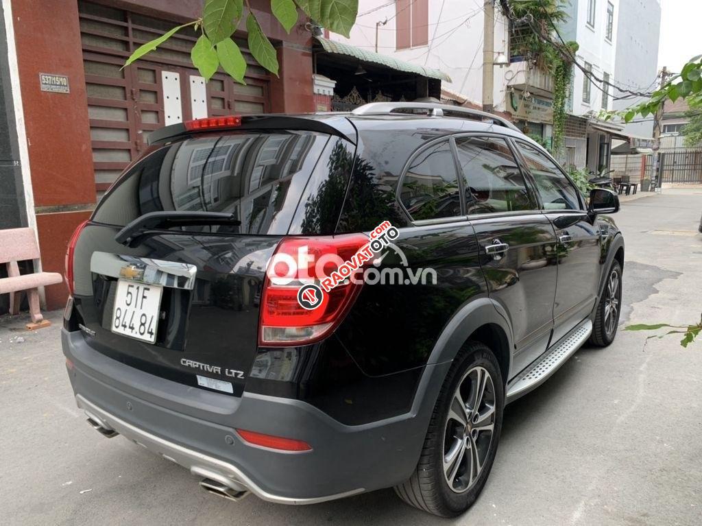 Cần bán gấp Chevrolet Captiva 2.4LTZ 2016, màu đen-3