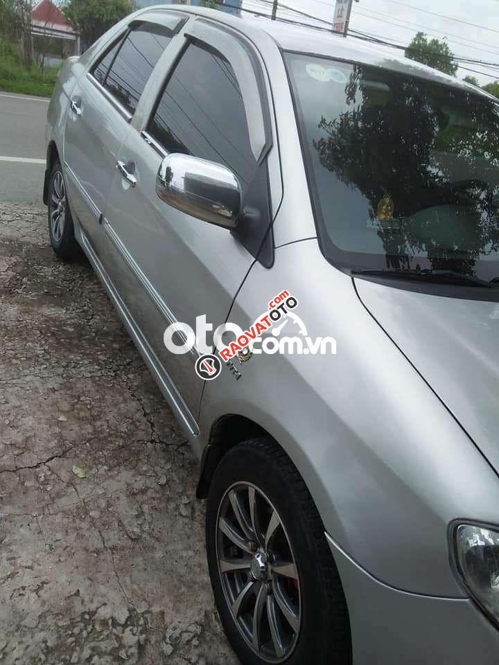 Bán xe Toyota Vios MT năm 2005, màu bạc, giá chỉ 135 triệu-1